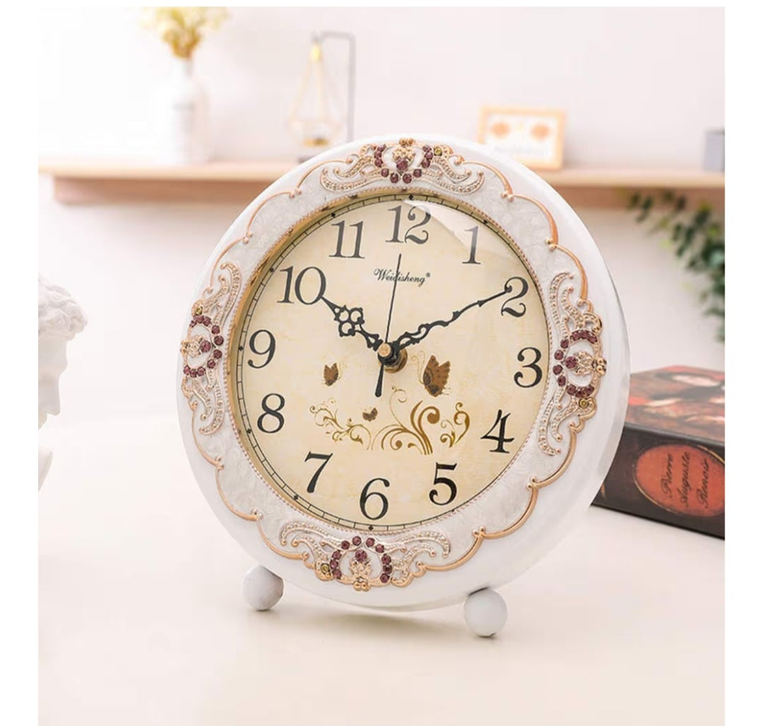 8c Vintage Table Clock Non-Ticking European Style Battery Operated, Silent Quartz Movement