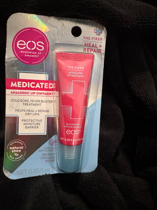 Eos Evolution of smooth medicated lip balm
