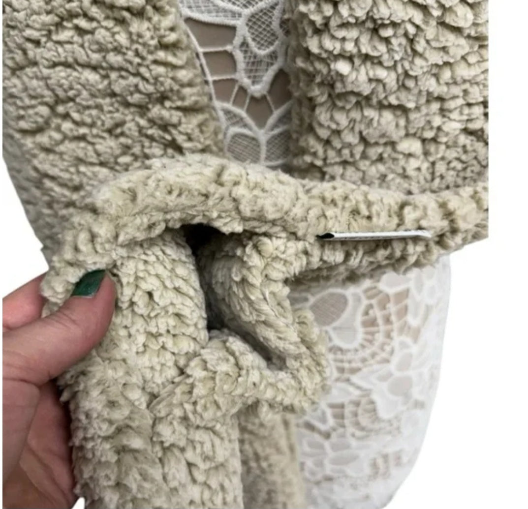 Winter Live Oak Brand Cream Sherpa Scarf with Hand Warmer Pockets 80x6”
