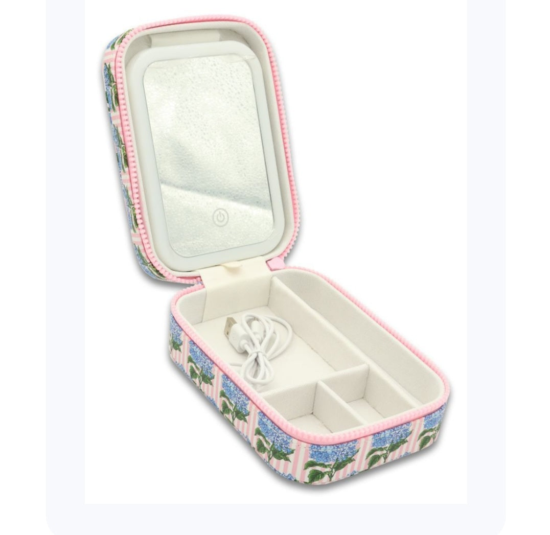 Simply Southern Light Up Jewelry Case
L: 6.75" x W: 5" x H:2.5"