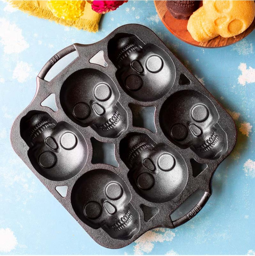 Lodge Cast Iron Skull Mini Cake Pan